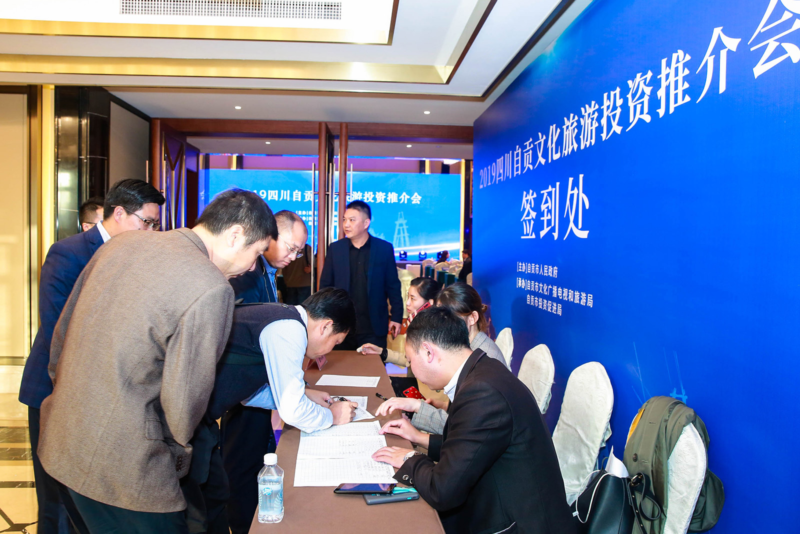 �Ĵ���ؕ�Ļ�����Ͷ�Y�ƽ���������e����